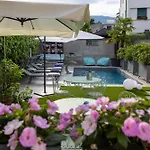 Maji Apartment *