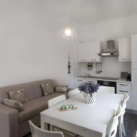 Maji - Historic With Pool, Garden And Private Parking 아파트 *