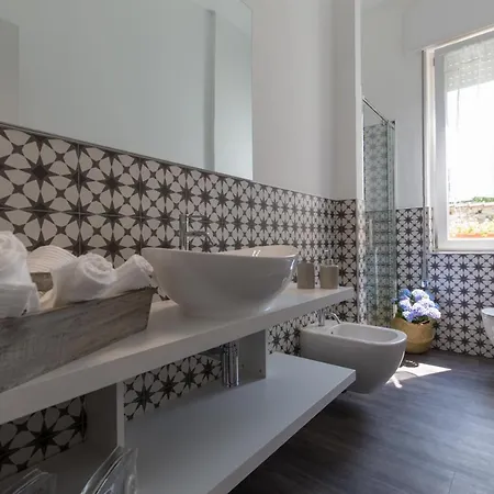 Maji - Historic With Pool, Garden And Private Parking * Mandello del Lario