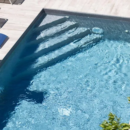 Maji - Historic With Pool, Garden And Private Parking *