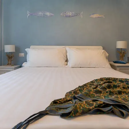 Maji - Historic With Pool, Garden And Private Parking